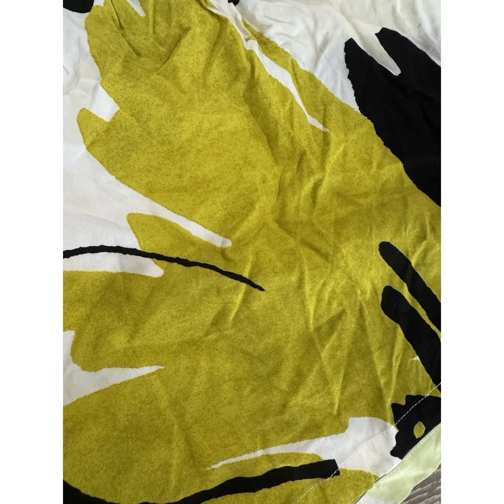 CALIA by Carrie Underwood Printed Rayon Shorts Size M Yellow Black Abstract